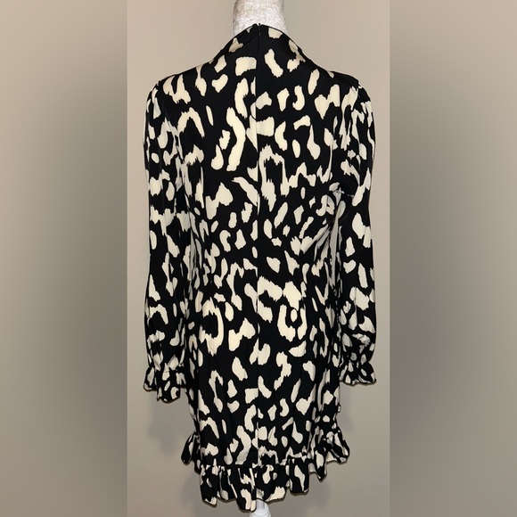 Elegant Black & Cream Women's Dress - Picture 4 of 4